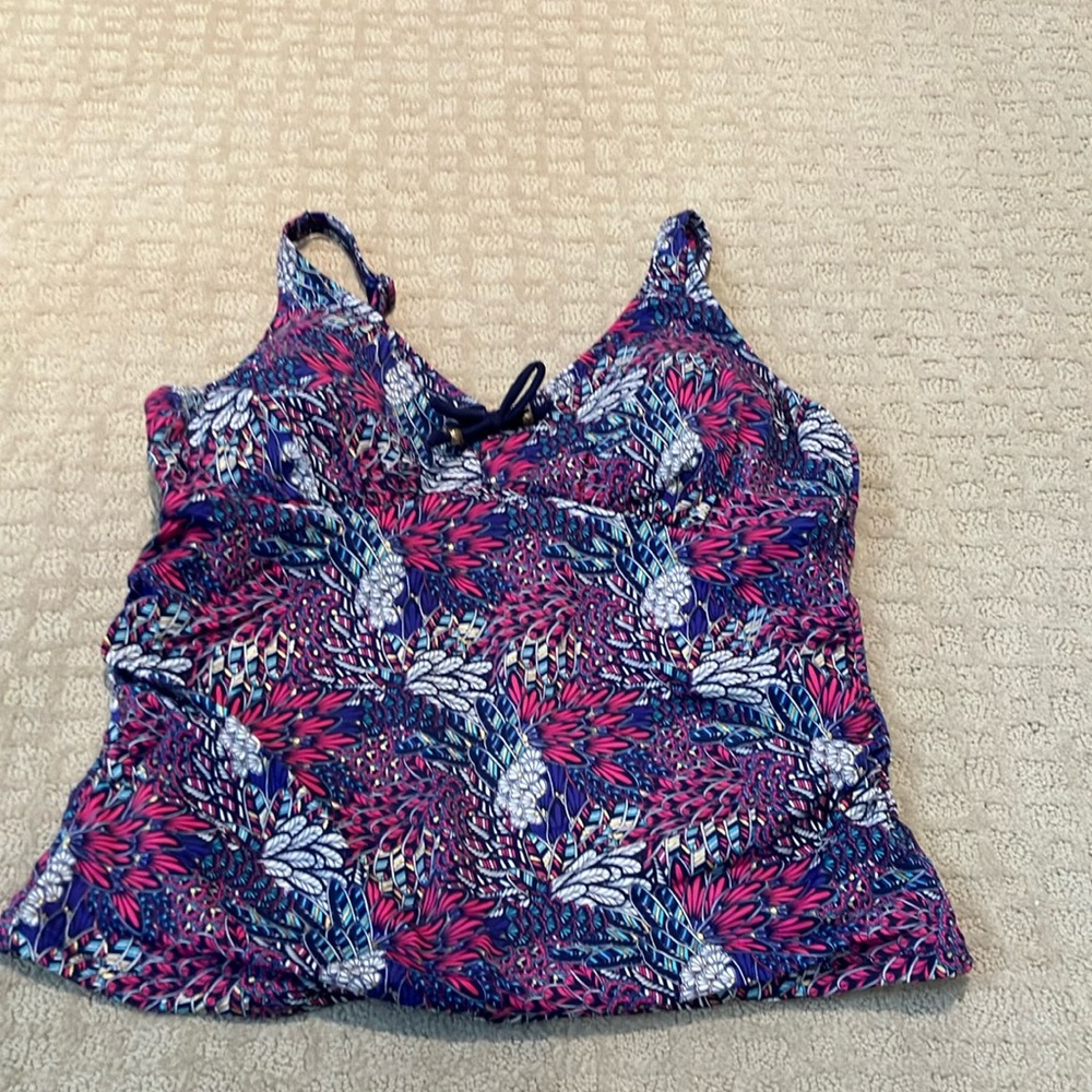 Dorina size L excellent coverage tankini w/built in bra w/removable pads.